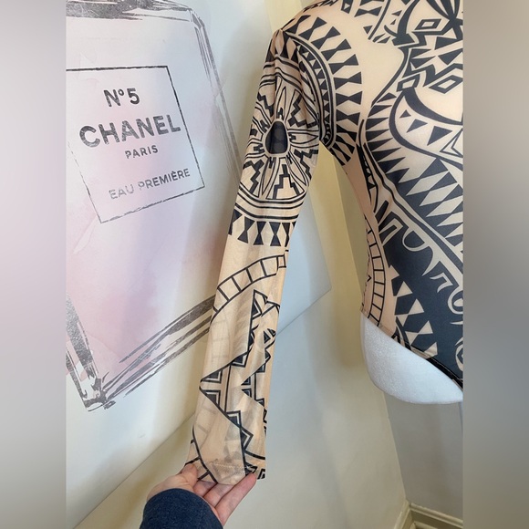 Sheer Mesh Long Sleeve Bodysuit Black & Tan Tribal Print Size XL Runs Small - Picture 2 of 16